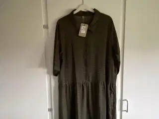 Ny kjole str small (42/44)