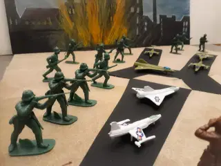 32 Militær Soldater & 1 Bog