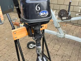 Jolle med trailer og motor
