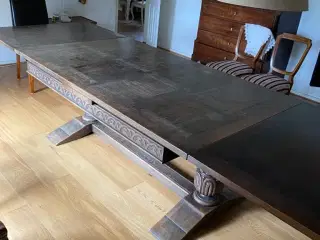 Flot spisebord med 2  udtræksplader
