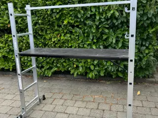 Stillads – næsten som nyt – klar til brug