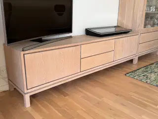 Tv-møbel med opbevaring