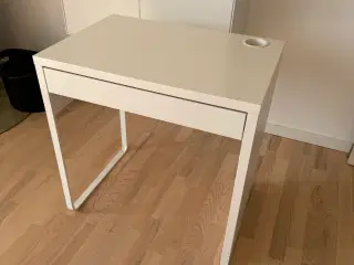 Skrivebord hvidt
