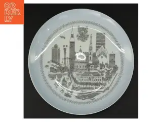 Dekorativ porcelænplatte fra B&G (str. O 23 komma 5 cm)