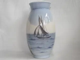 Vase med sejlskib fra Bing og Grøndahl