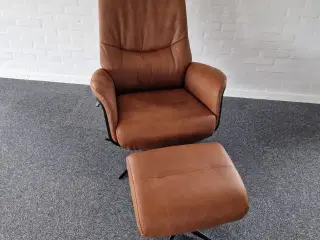 Ny lænestol med skammel 