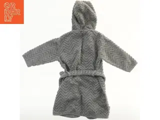 Grå badekåbe med hætte fra Filibabba (str. 104)
