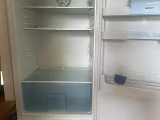 Køleskab med lille fryser