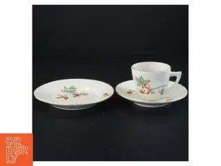 Porcelæn kaffesæt med underkop og desserttallerken fra Bing Og Grøndal (str. Diameter 15 cm top 6 x 7 cm)