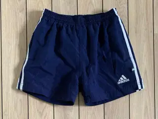 Adidas shorts str. 140 i navy Adidas 3 stripes