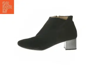 Sort støvle med blokhæl fra Unisa (str. 38 )