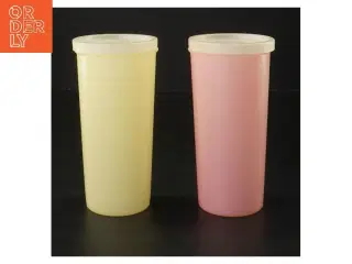 To plastbeholdere med låg fra Tupperware (str. 2 stk Ø 7 cm længde 13 cm)