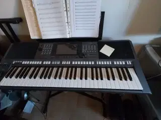 Sælger mit dejlige keyboard yamaha psr s 770