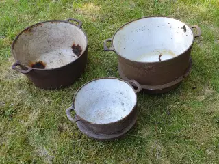 Gamle komfur gryder af jern