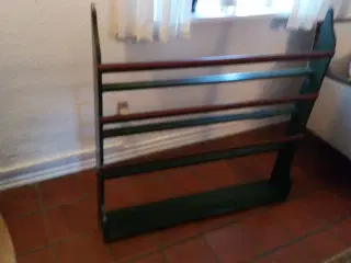 Tallerkenrækkehylde