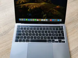 MacBook Pro A2251 2 GHz 16 GB ram 500 GB