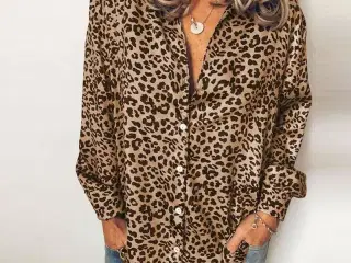 Skjorte med leopard print (XL=medium-Large)