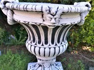Havefigur - blomsterpotte - blomsterkrukke 