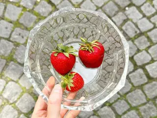 Kantet skål, presset glas, NB