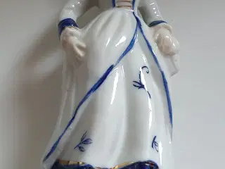 Porcelænsfigur - kvinde klædt ud til fin fest Høj