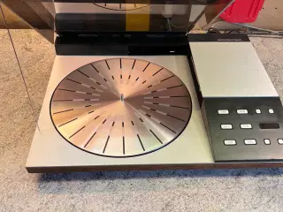 Nyrenoveret Beogram 8002 type 5635 pladespiller.