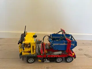 LEGO Technic Container Truck 42024