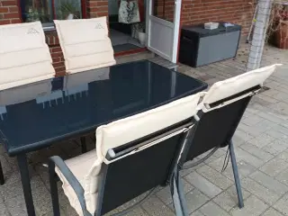Metal havemøbelsæt med bord med glasplade