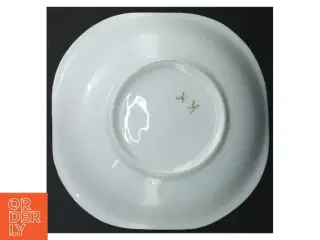 Porcelænsskål med blomstermotiv fra K K (str. Ø 19 cm)