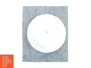 2 tallerkener fra Ikea (str. Ø 28 cm)