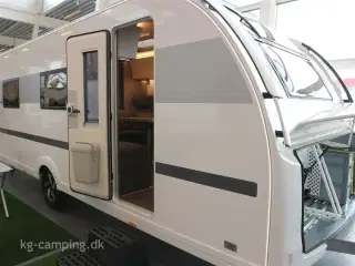 2024 - Adria Alpina 663 HT   Skøn fastliggervogn med fritstående dobbeltseng og Alde centralvarme.