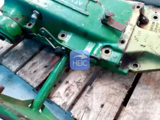John Deere 2030 Liftdæksel AR104660