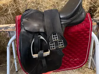 Kieffer sadel 17” og trense