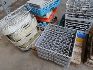 Div. bakker til opvaskemaskine på palle