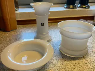 Holmegaard hvidt porcelæn. Vase, urtepotteskjuler 