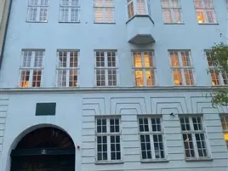 Skøn lejlighed med udsigt lige bag skuespilhuset, København K, København