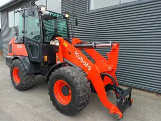 Kubota r082