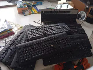 Tastaturer sælges 