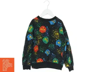 Sweatshirt med Ninjago-motiv fra H&M (str. 122)