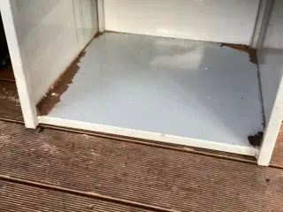 Gammel stålreol fra Post Nord sælges.
