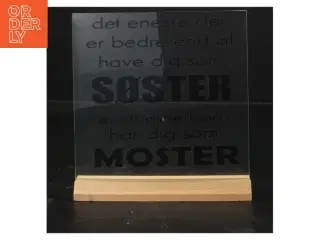Glasskilt med tekst (str. 16,5x15,5 cm)