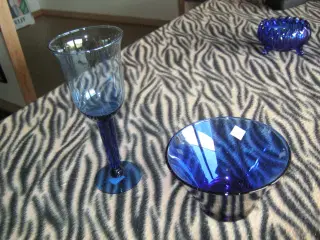 blå glas ting