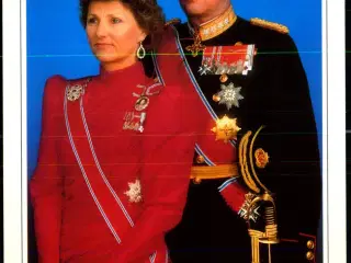 Kong Harald og Dronning Sonja - Aune 2027/8  - 12x17 cm. - Ubrugt