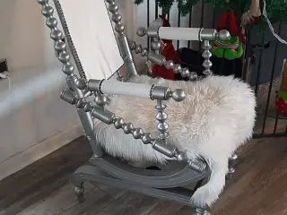 Gyngestol i sølv og hvid læder