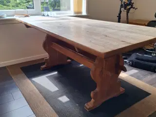 Langbord i massiv ubehandlet eg.