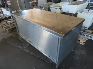 Stålbord med opbavaring og skydelåger