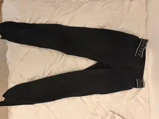 Gives væk, montar ridebukser🖤