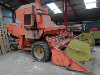 Dronningborg D900 mejetærsker. 