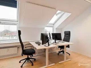 Lyst og indbydende kontorlokale