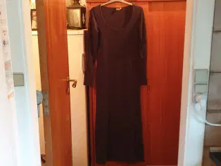 Skøn sort lang kjole only