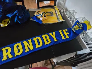 Brøndby halsterklæder 2 styk 100 kr for et